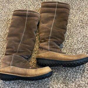 Sorel Sakuri women’s waterproof winter suede boots size 7